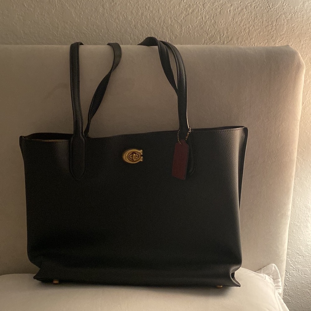 Exquisite Coach “Willow” leather tote.